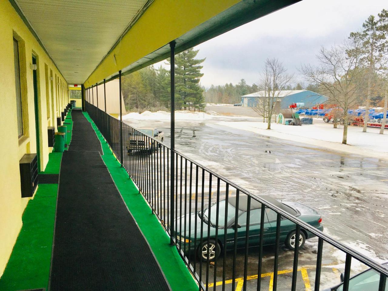 Granada Inn Motel - Kalkaska Esterno foto
