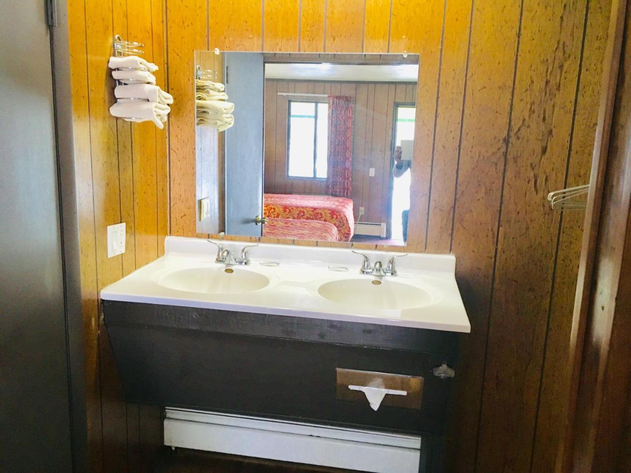 Granada Inn Motel - Kalkaska Esterno foto